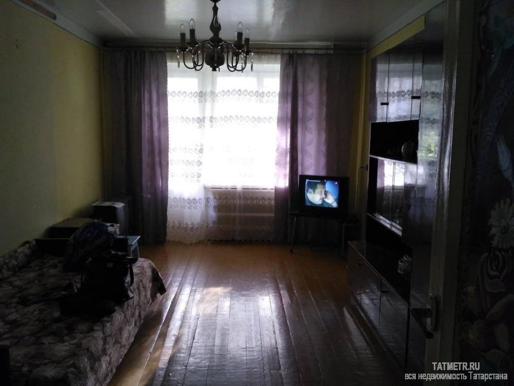 Светлая двухкомнатная квартира в городе Волжск. Квартира в хорошем состоянии. Комнаты большие, светлые,...