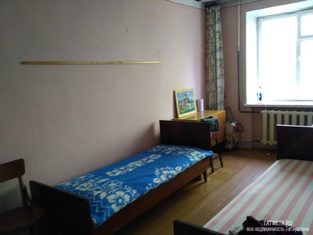 Светлая двухкомнатная квартира в городе Волжск. Квартира в хорошем состоянии. Комнаты большие, светлые,... - 2