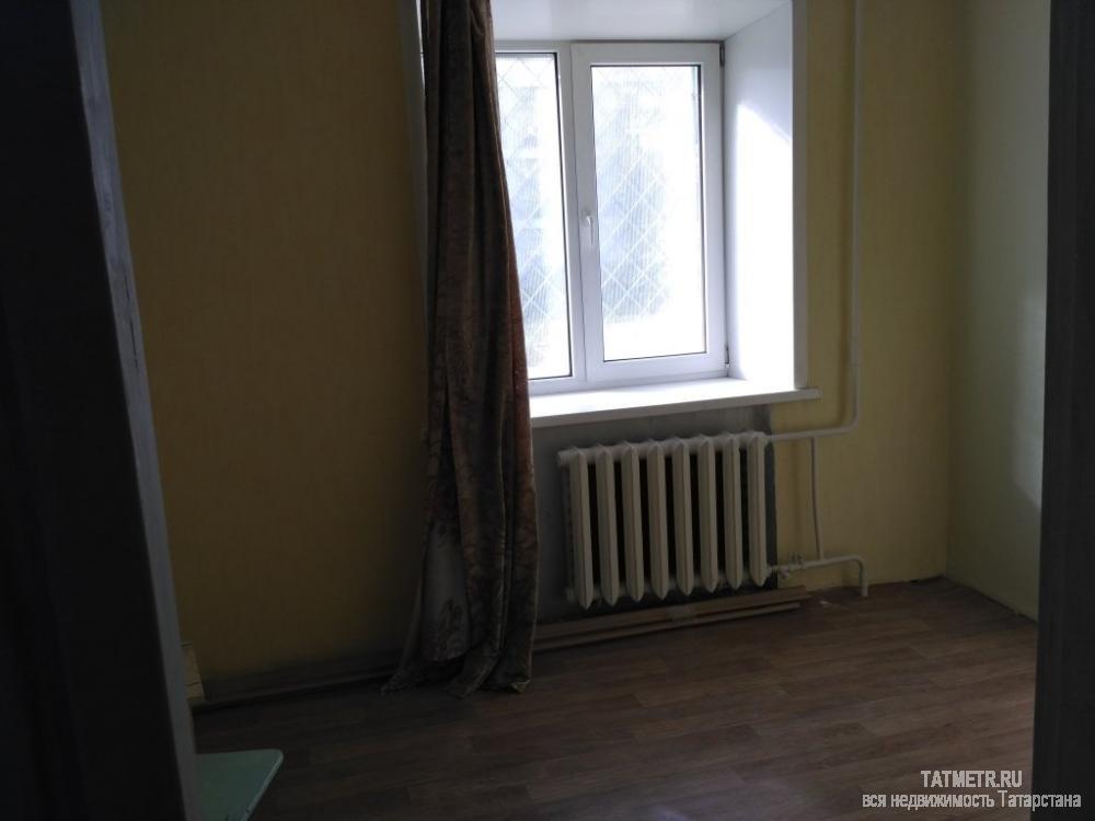 Отличная гостинка в общежитии в г. Волжск. Комната квадратная, уютная, очень теплая, в отличном состоянии. Окно...