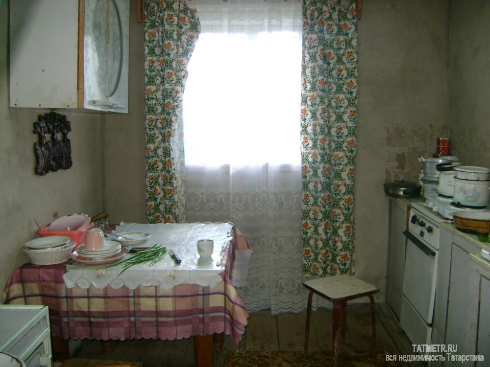 Хороший кирпичный, летний дом в г. Зеленодольск. Газ и вода проходят вдоль участка, свет в доме. На первом этаже... - 2