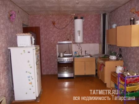 Двухэтажный добротный коттедж на капитальном, блочном фундаменте в г. Зеленодольск. С двумя лоджиями, баней, гаражом.... - 7