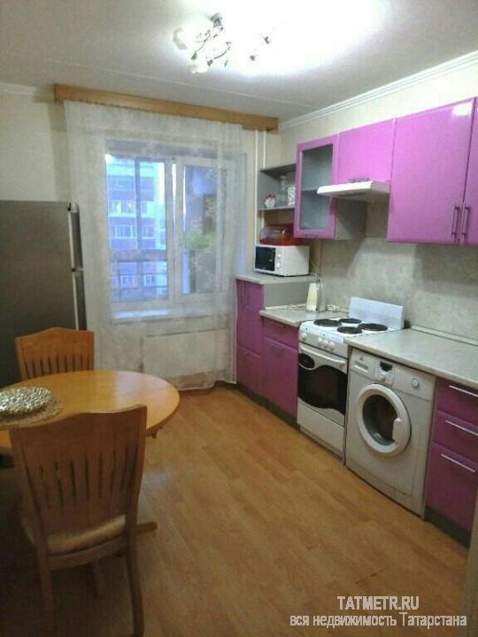 Сдается уютная 1-комнатная квартира в новом доме, расположенном в спальном районе города Казани. Рядом с домом... - 2