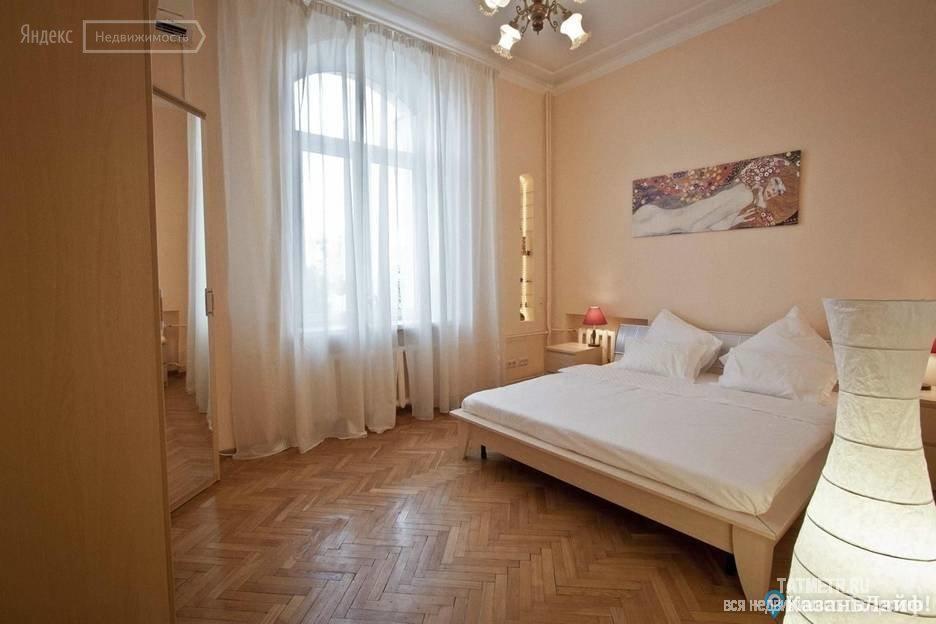 Просторная двухкомнатная квартира у Аквапарка 'Ривьера' В спальне: двуспальная кровать, тумбочка, комод. В гостиной:... - 4