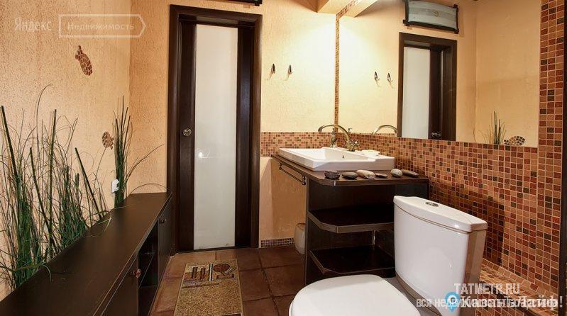 Просторная двухкомнатная квартира у Аквапарка 'Ривьера' В спальне: двуспальная кровать, тумбочка, комод. В гостиной:... - 1