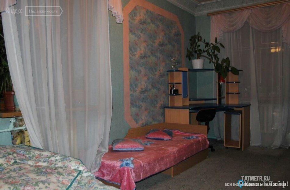 Чистая 2-комнатная квартира в кирпичном доме, расположенном в спальном районе города Казани. Рядом с домом... - 4