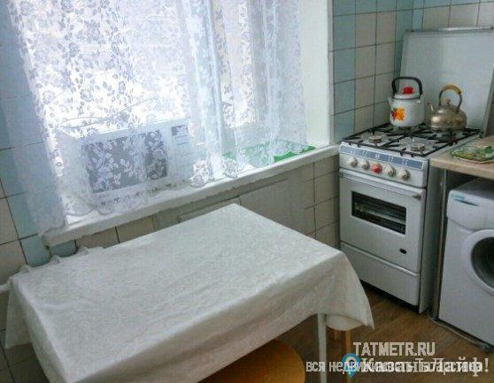 Чистая, уютная 2-комнатная квартира в кирпичном доме, расположенном в спальном районе города Казани. Рядом с домом... - 2