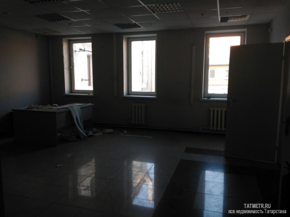 Сдается в аренду 2-ой этаж 3-х этажного здания в самом центре города Казани, на улице Баумана. Помещение имеет 2... - 10