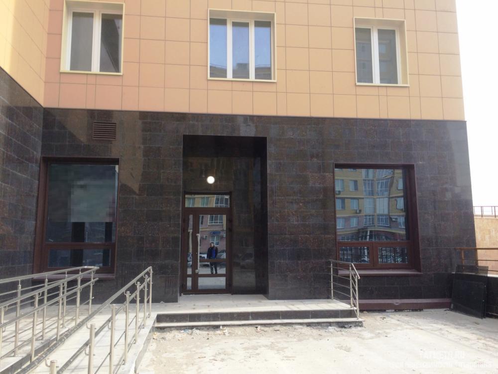 Продается 238,4кв.м. торговой площади в Ново-Савиновском районе. Помещение имеет отдельный вход, 2 больших окна,...