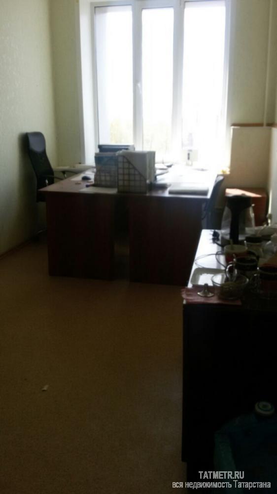 Сдается светлый офис 29,7кв на 2м этаже в Советском районе в НИИ вычислительной техники. Офис состоит из 2х кабинетов...