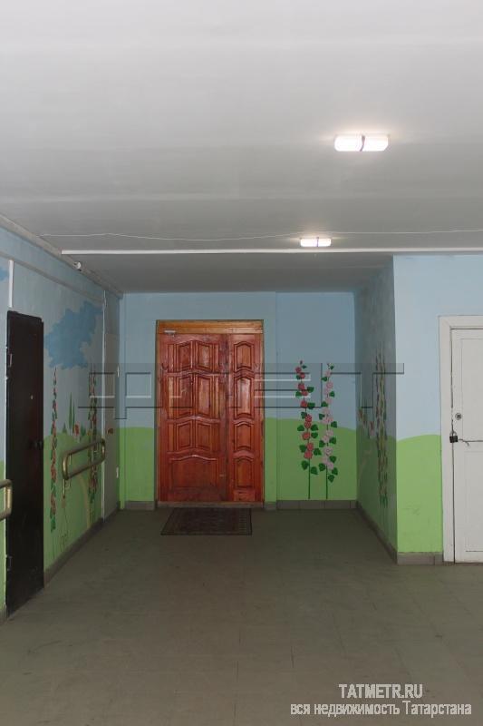 Продается 2 комнаты в 4 комнатном блоке общежития. Комнаты светлые и уютные 12,0 и 21 кв.м, на стенах обои, полы-... - 13