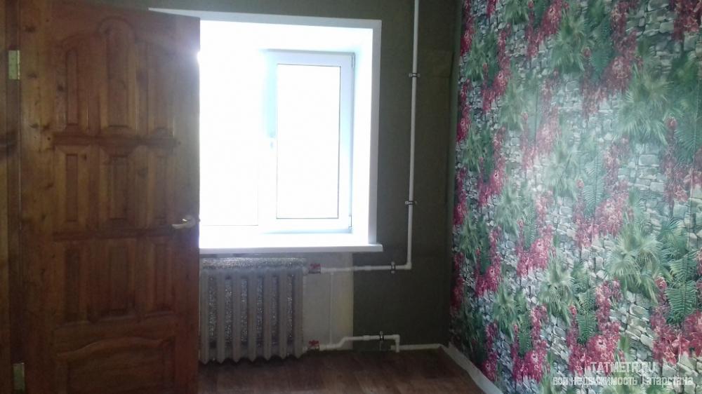 Отличная квартира с хорошим ремонтом в г. Зеленодольск. Окна в пластиковом стеклопакете. Комнаты выходят на разные... - 3