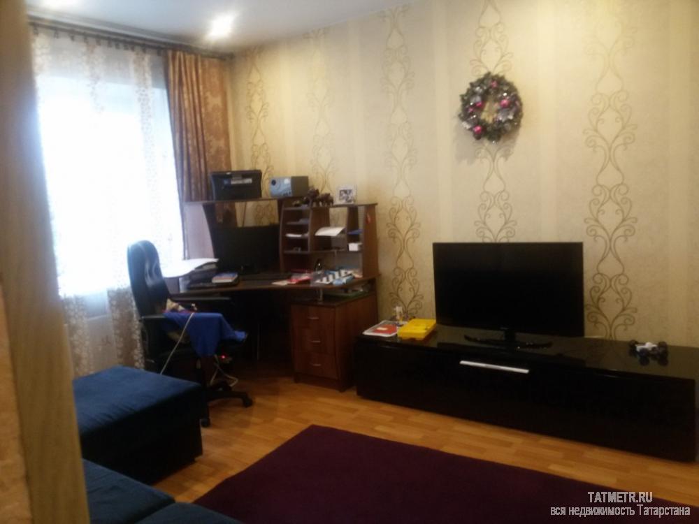 Отличная двух комнатная квартира в самом центре г. Зеленодольск. Светлая, теплая, уютная квартира, окна в пластиковом... - 2