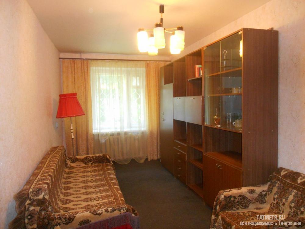 Отличная квартира в центре города Зеленодольск. Квартира большая, светлая, уютная. Кухня соединена с залом, две... - 2
