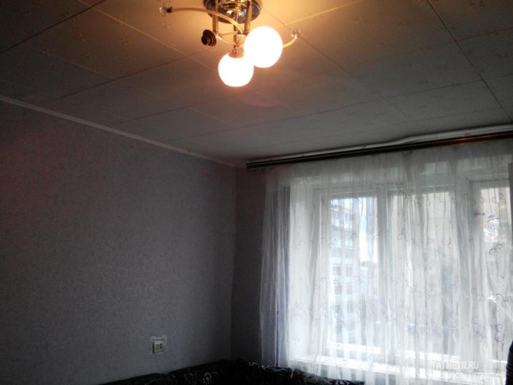 Отличная комната в г. Зеленодольск. Комната большая, светлая, уютная, окна стеклопакет, потолок оклеен потолочными... - 3