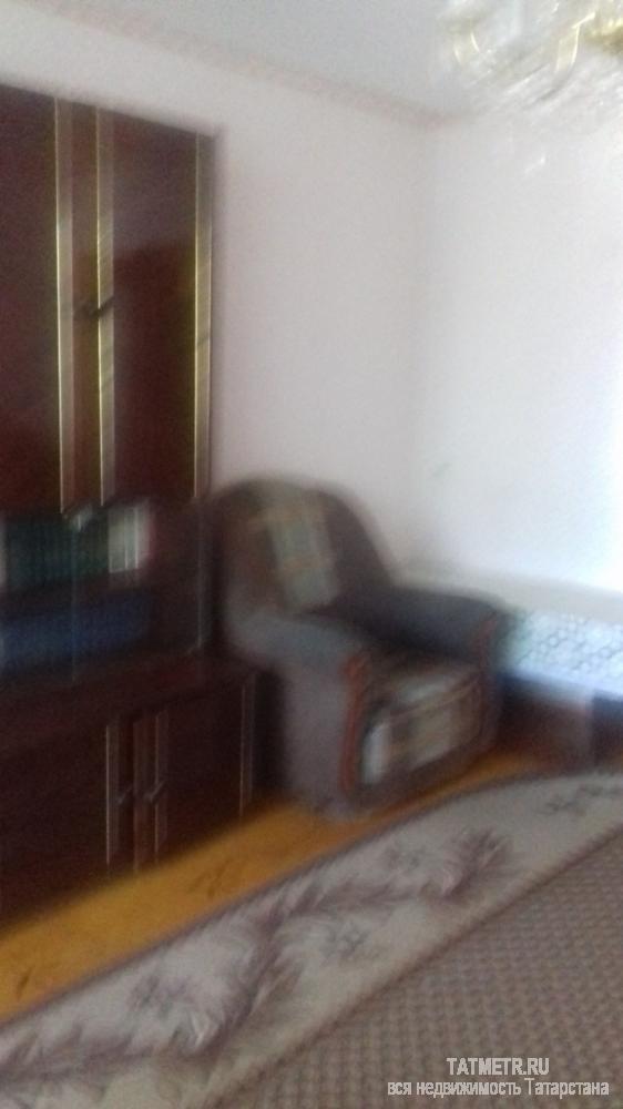 Отличная квартира в центре города Зеленодольск. В квартире два дивана, кресла, кровать, стенка, шкафы, кухонный... - 3
