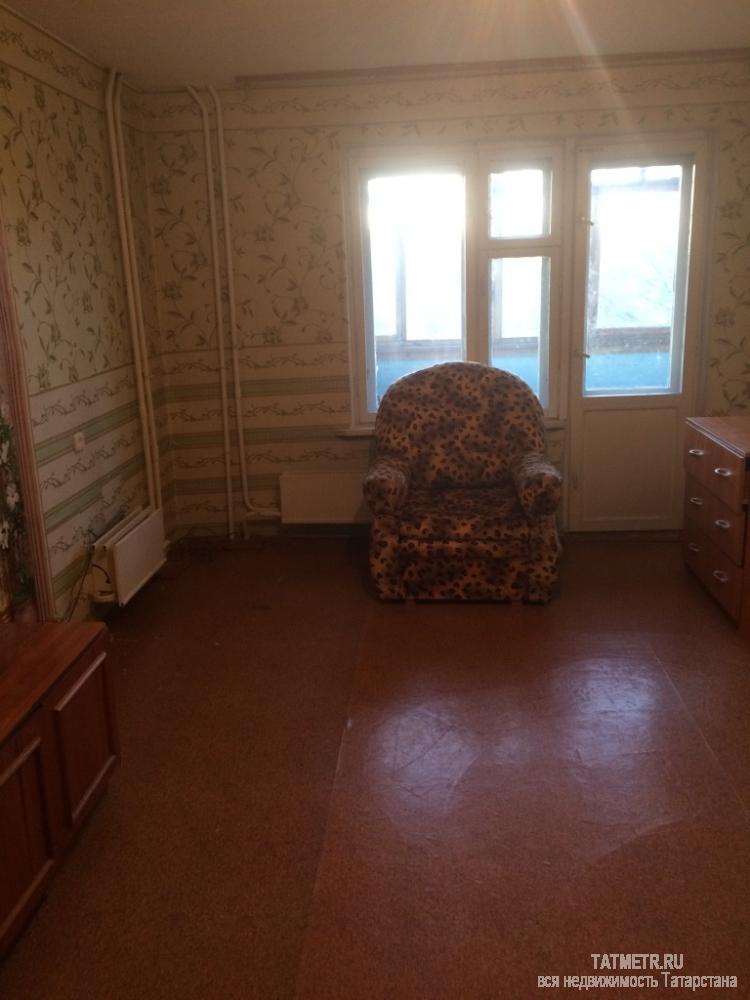 Сдаётся хорошая однокомнатная квартира в г. Зеленодольск. В квартире есть  холодильник, диван, комод, кресло, тумба,... - 2
