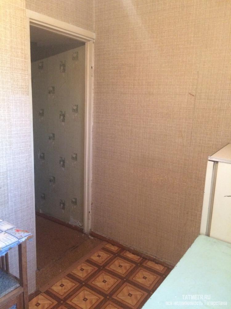 Сдаётся хорошая однокомнатная квартира в г. Зеленодольск. В квартире есть  холодильник, диван, комод, кресло, тумба,... - 4