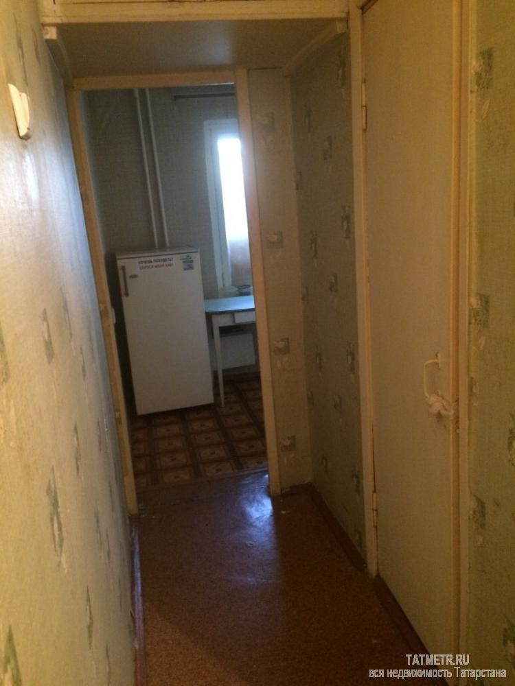 Сдаётся хорошая однокомнатная квартира в г. Зеленодольск. В квартире есть  холодильник, диван, комод, кресло, тумба,... - 5