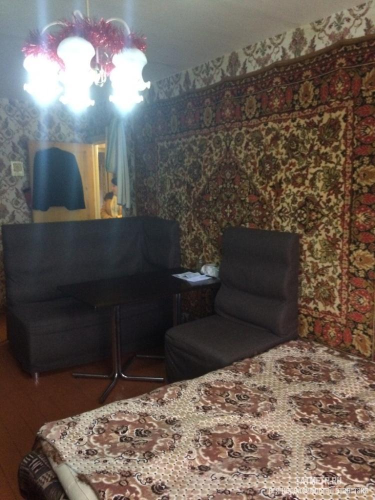 Сдается хорошая квартира в г. Зеленодольск. Квартира с хорошим ремонтом, имеется диван, стенка, телевизор,... - 4