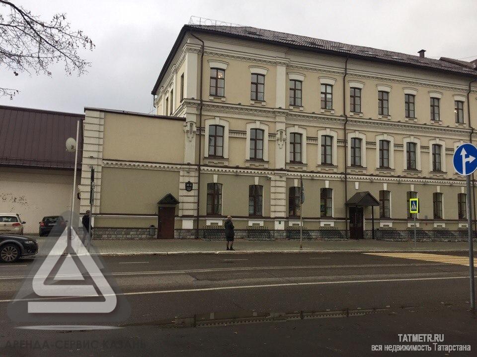 В центре города Казани, сдается офисное помещение 114 кв. м. Первая линия. Хорошая отделка. Идеально подходит под...