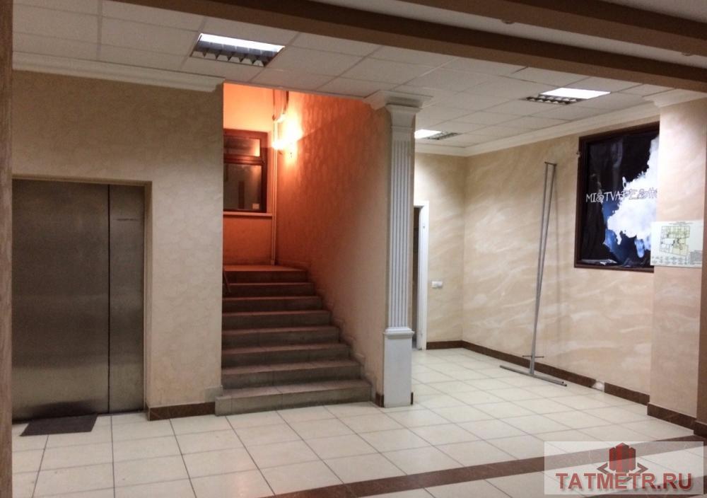 Сдается офис с одним окном 15 кв. в Вахитовском районе в БЦ Пушкинский. В помещении выполнена классическая отделка:... - 2