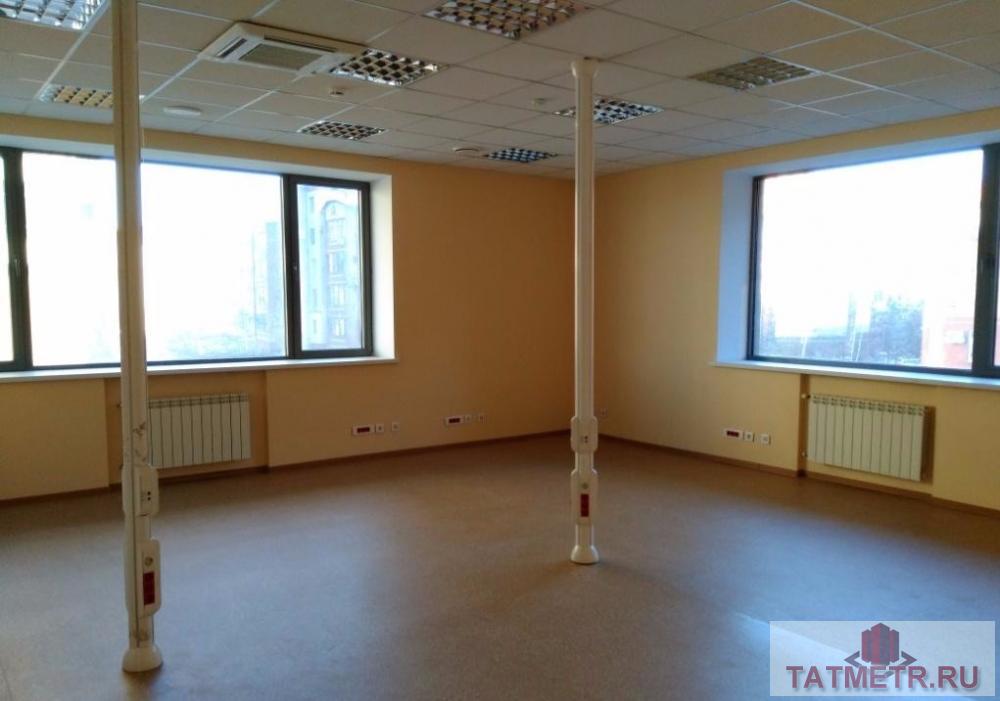 Сдается офис 124кв. на 2м этаже с видом на Кремль, офис состоит из 4 кабинетова, 3 из них с окнами с видом на кремль....