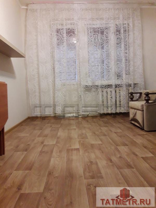 В Приволжском районе, по ул. Пр. Победы продается светлая, комфортная комната в 3 комнатной квартире, в доме...