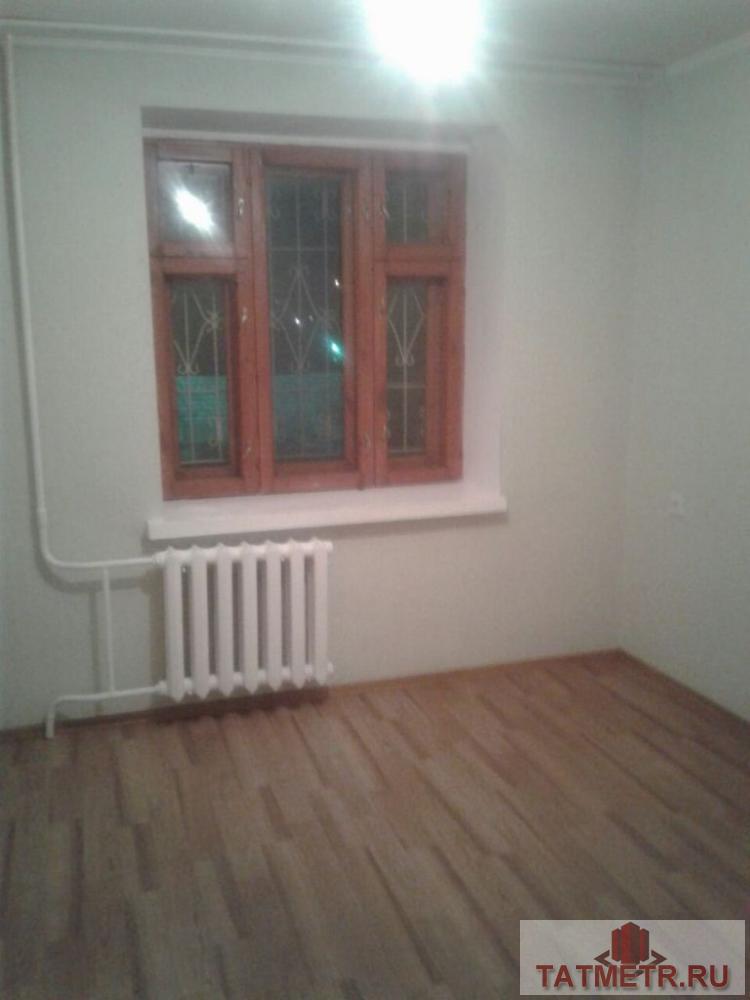 Сдается отличная двухкомнатная квартира в г. Зеленодольск. В квартире имеется: кухонный гарнитур, два кресла. Санузел... - 1