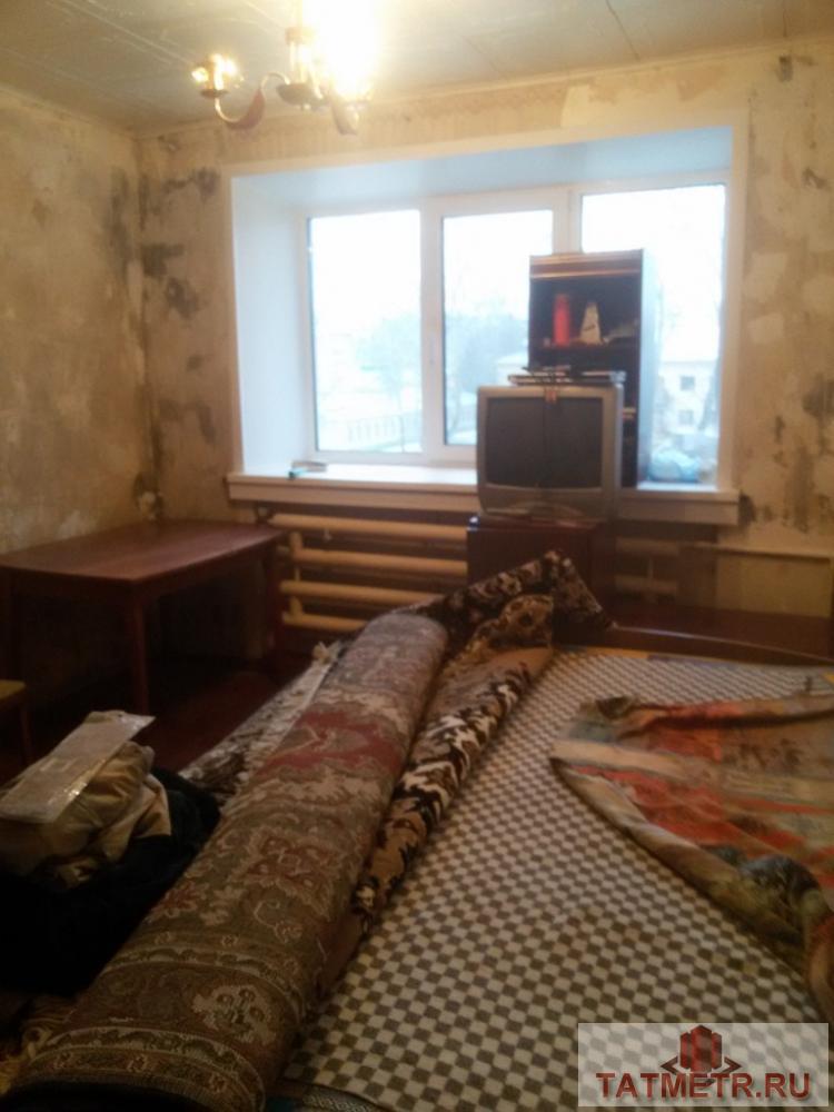 Сдается хорошая комната в г. Зеленодольск. Комната светлая, уютная. Есть холодильник, телевизор, кровать, обеденный...