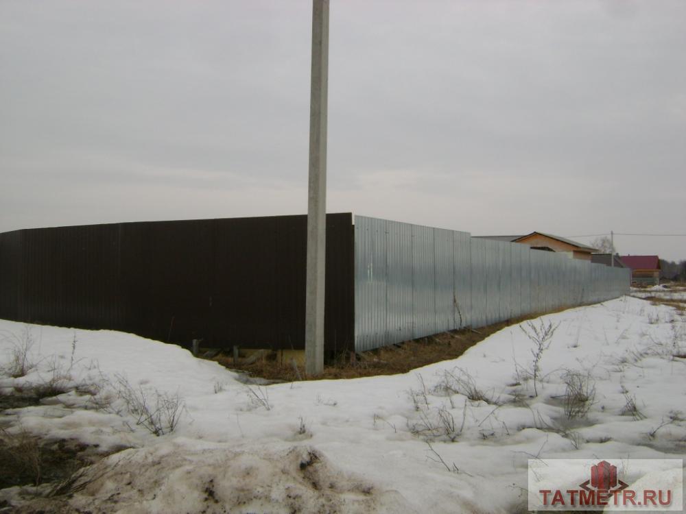 Хороший участок, ровной прямоугольной формы в п. Новочувашский, огорожен высоким забором из профнастила. На участке...
