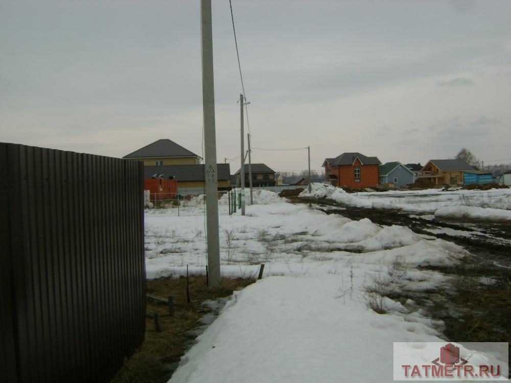 Хороший участок, ровной прямоугольной формы в п. Новочувашский, огорожен высоким забором из профнастила. На участке... - 1