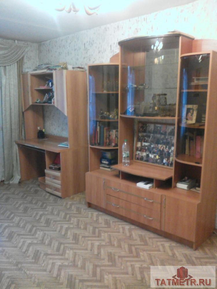 Сдаётся отличная двухкомнатная квартира в г. Зеленодольск. В квартире есть: диван, стенка, компьютерный стол, стол,... - 1