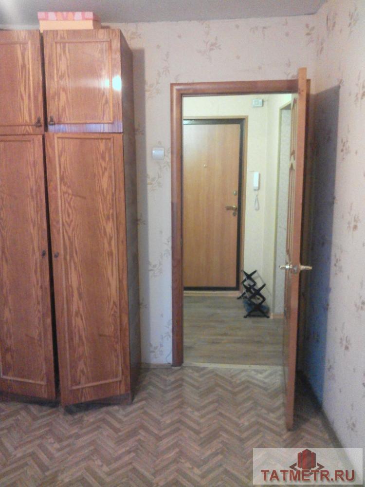 Сдаётся отличная двухкомнатная квартира в г. Зеленодольск. В квартире есть: диван, стенка, компьютерный стол, стол,... - 2