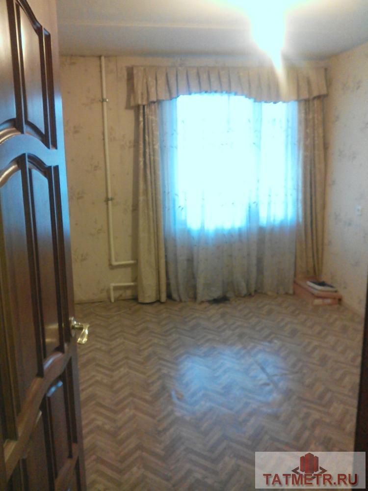 Сдаётся отличная двухкомнатная квартира в г. Зеленодольск. В квартире есть: диван, стенка, компьютерный стол, стол,... - 3