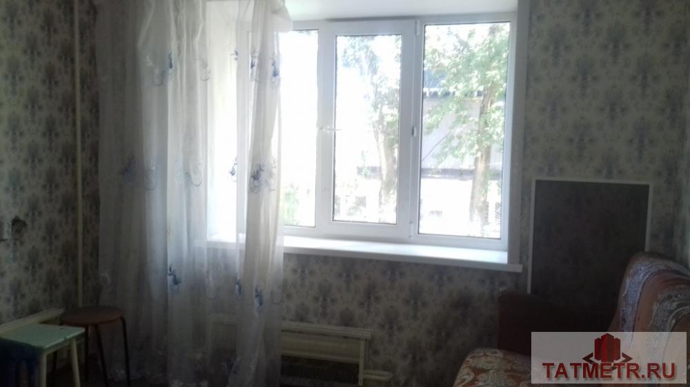Сдается хорошая комната в блоке в г. Зеленодольск. В комнате имеется шкаф, раскладной диван, журнальный столик,...