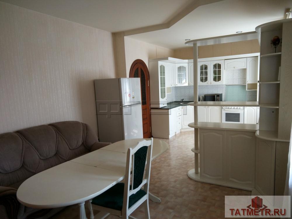 Сдается уютная 3-комнатная квартира в кирпичном доме, расположенном в оживленном и красивом районе города Казани....