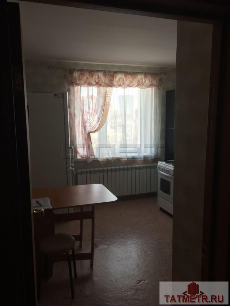Сдается уютная, светлая 2-комнатная квартира в кирпичном доме, расположенном в спальном районе города Казани. Рядом с... - 2