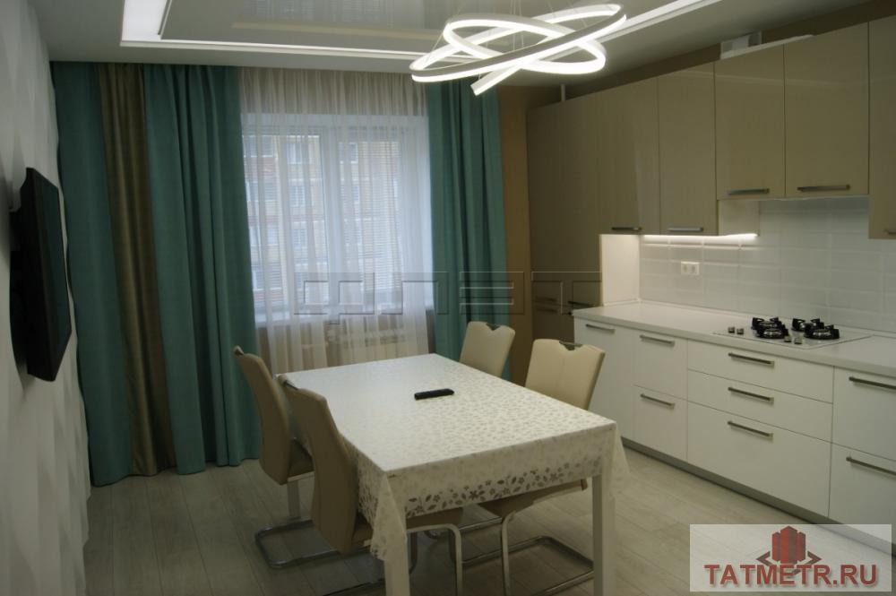 Сдается просторная 3-комнатная квартира в кирпичном доме, расположенном в спальном районе города Казани. Рядом с...