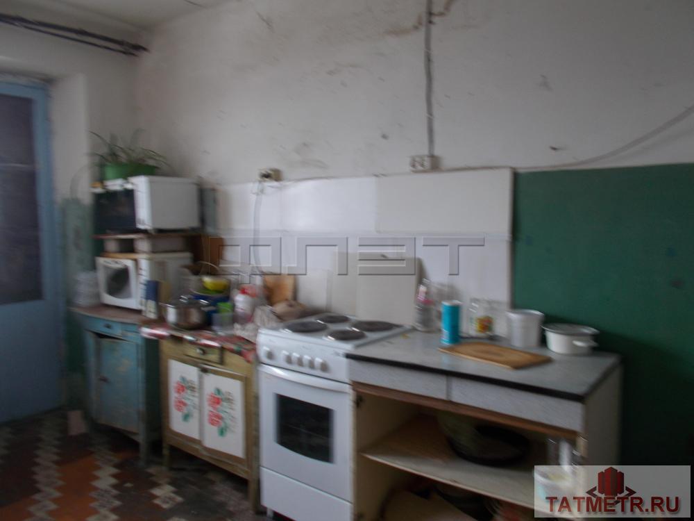 Продаю в городе Зеленодольске по ул.Чапаева 1 светлую, уютную комнату в хорошем состояние, есть кухня, душ, горячая и... - 3