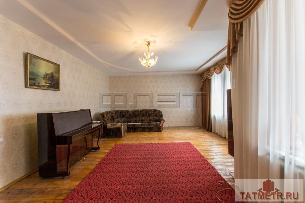 Вахитовский район, ул. Назарбаева 12в. Продается просторная 3-х комнатная квартира общей площадью 132кв.м на 2-м...