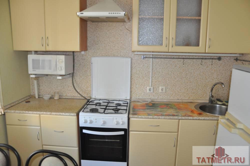 Сдается чистая 1-комнатная квартира в кирпичном доме, расположенном в спальном районе города Казани. Рядом с домом... - 1