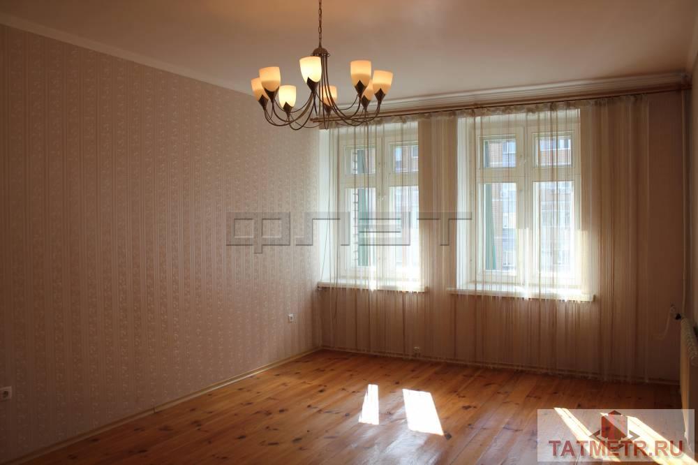ПРОДАЕТСЯ: Уютная 3-хкомнатная квартира в Ново-Савиновском районе на 8/10 этажного кирпичного дома, цоколь высокий -...