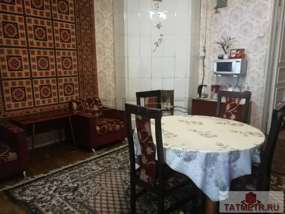 ПРОДАЕТСЯ: Уютная квартира в Вахитовском районе на 2 этаже 3 этажного кирпичного дома, цоколь высокий - более 2х м....