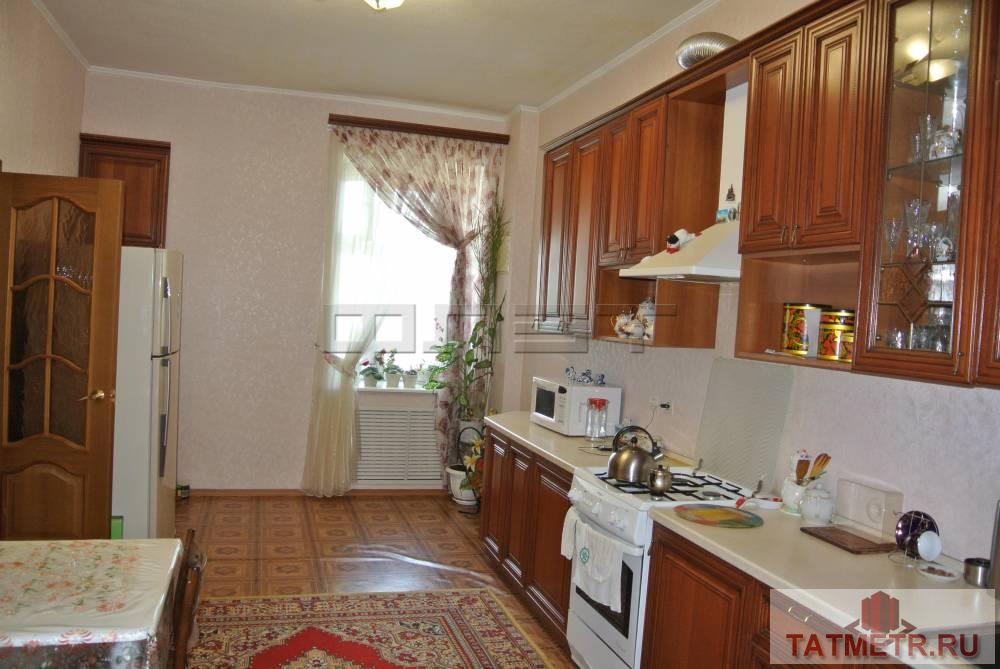 ПРОДАЕТСЯ: Уютная 4-х комнатная квартира в Приволжском районе на 4/9 этажного кирпичного дома, цоколь высокий - более...