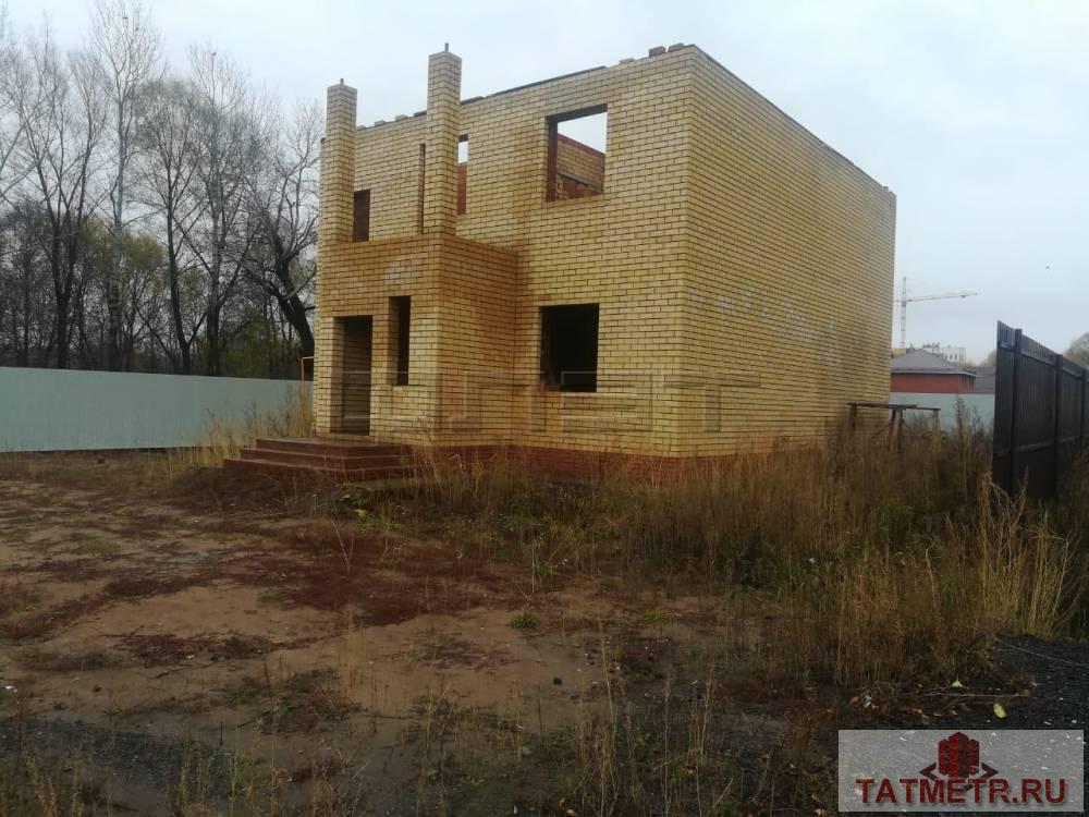 Продается: Продается 2 этажный недостроенный кирпичный дом   площадью 160 кв.м на участке 7 соток в Казани, поселке...