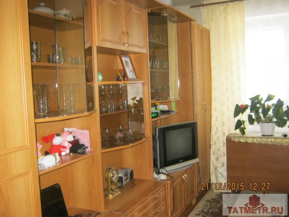 Хорошая комната в центре г. Зеленодольск. Комната большая, светлая, уютная, разделена на две зоны (кухня, зал)....