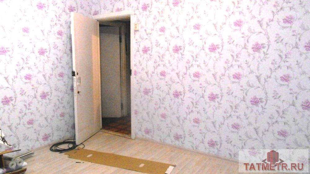 Продается замечательная комната в двух комнатной квартире в отличном, спокойном районе г. Казани. Комната светлая,... - 1