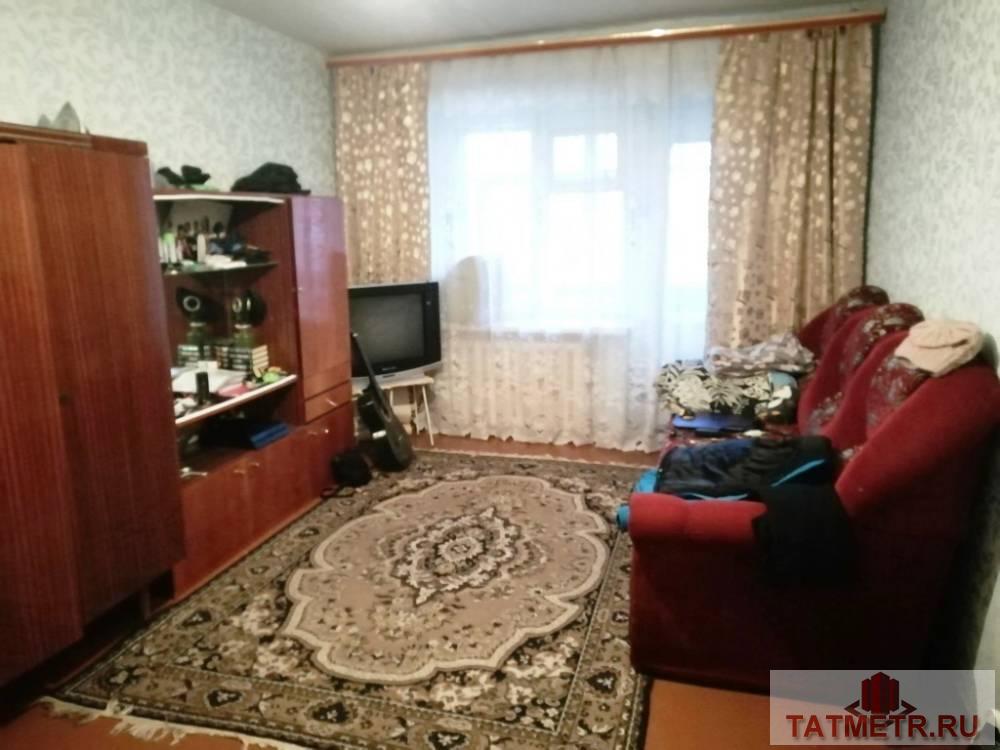 Продается отличная однокомнатная квартира в г. Зеленодольск.  Квартира светлая, уютная. На кухне колонка-автомат....