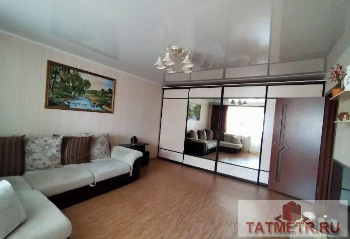 Продается отличная квартира улучшенной планировки в городе Зеленодольск. Квартира большая, светлая, уютная; зал 22... - 1