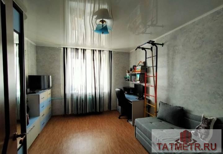 Продается отличная квартира улучшенной планировки в городе Зеленодольск. Квартира большая, светлая, уютная; зал 22... - 2